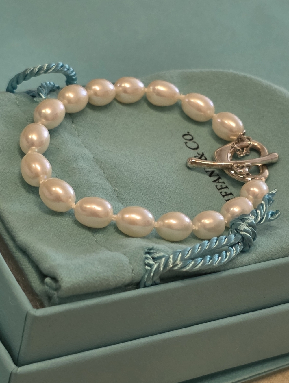 Tiffany & Co. White Pearl Bracelet with Silver Toggle